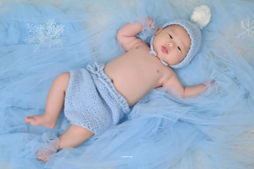 金湖宝宝睡迷糊了才肯吃奶 金湖宝宝睡迷糊了才肯吃奶